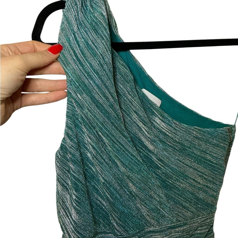 Saylor Alorna One-Shoulder Jade Metallic Pleat Midi Dress - Picture 3 of 6